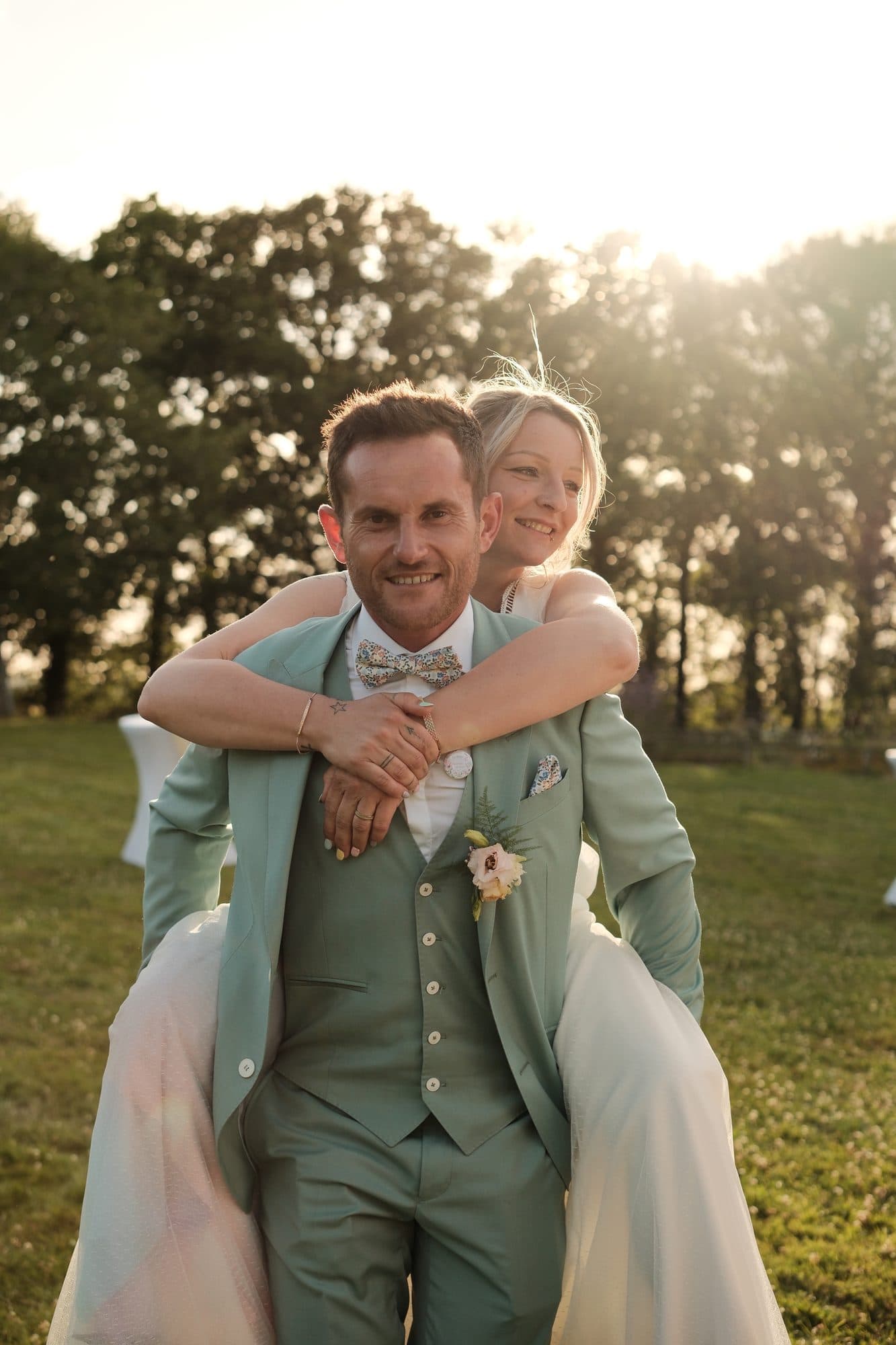 Mariage — portrait en lumière dorée